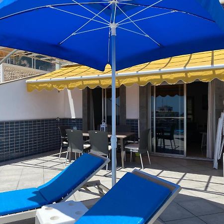 Billy'S Beachfront Apartment With Pool Access 莫甘海滩 外观 照片