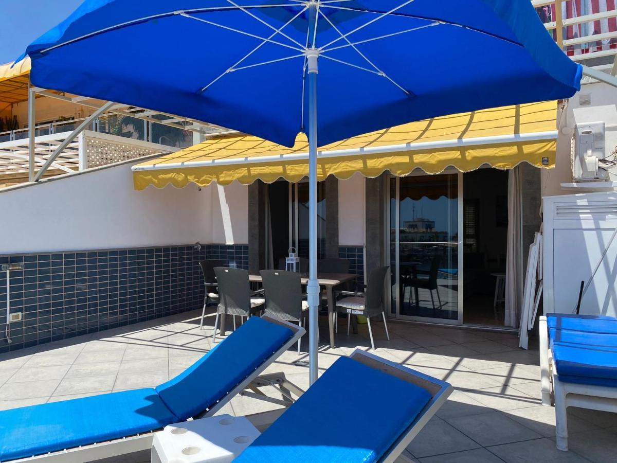 Billy'S Beachfront Apartment With Pool Access 莫甘海滩 外观 照片