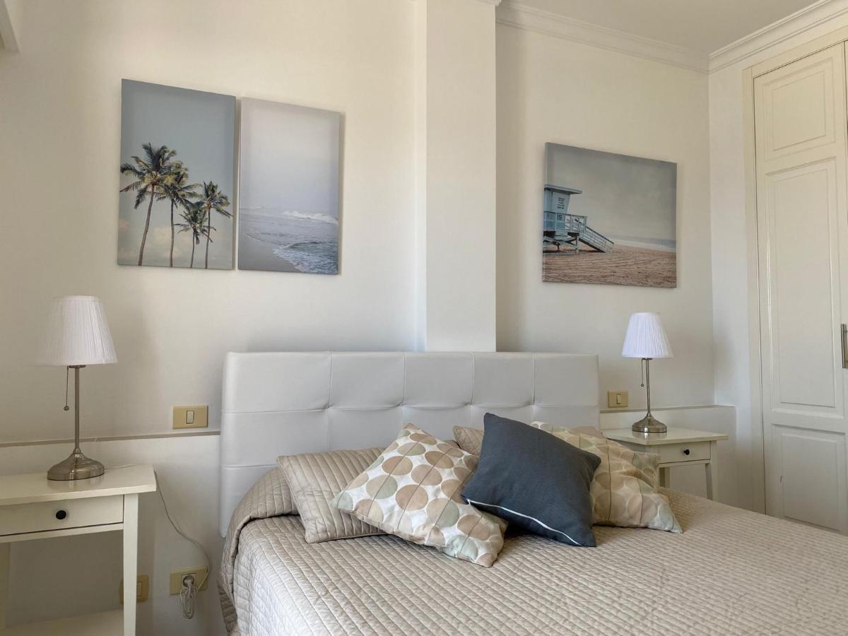 Billy'S Beachfront Apartment With Pool Access 莫甘海滩 外观 照片